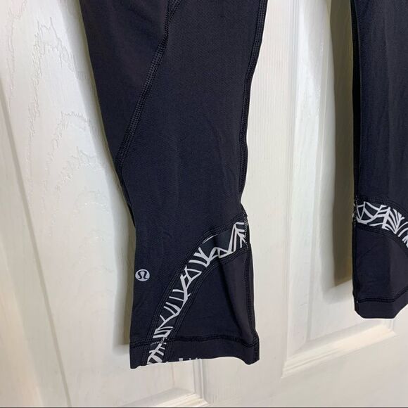 Lululemon Run Inspire Crop Black and White Size 6 - Picture 5 of 9